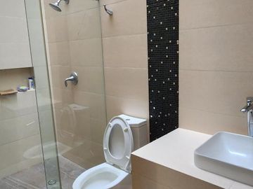 Casa en Venta de 3 Pisos, en Residencial Los Cedros, en Pachuca, Hidalgo.