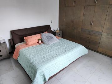 Casa en Venta de 3 Pisos, en Residencial Los Cedros, en Pachuca, Hidalgo.