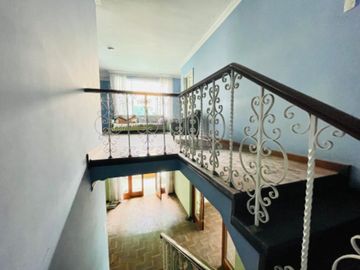 Venta de buena casa como terreno en san Isidro
