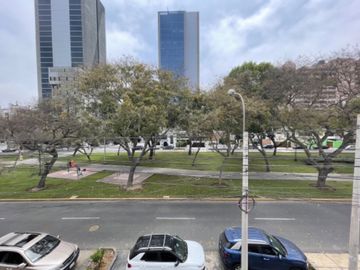 Venta de buena casa como terreno en san Isidro