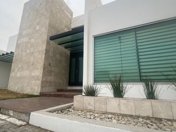 CASA EN VENTA CLUSTER  999 LOMAS DE ANGELOPOLIS