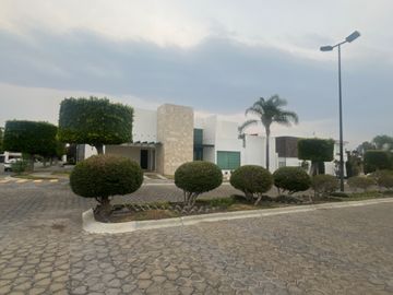 CASA EN VENTA CLUSTER  999 LOMAS DE ANGELOPOLIS