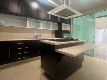 CASA EN VENTA CLUSTER  999 LOMAS DE ANGELOPOLIS