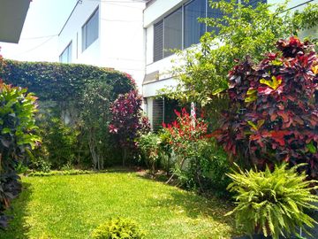 MIRAFLORES CALLE MIGUEL ALJOVIN 414 URB EL ROSEDAL VENTA CASA 5 DORM 6 BAÑOS GARAGE 2 AUTOS