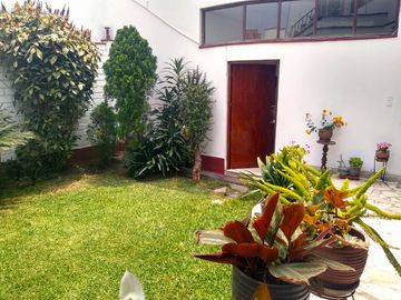MIRAFLORES CALLE MIGUEL ALJOVIN 414 URB EL ROSEDAL VENTA CASA 5 DORM 6 BAÑOS GARAGE 2 AUTOS