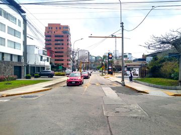 MIRAFLORES CALLE MIGUEL ALJOVIN 414 URB EL ROSEDAL VENTA CASA 5 DORM 6 BAÑOS GARAGE 2 AUTOS