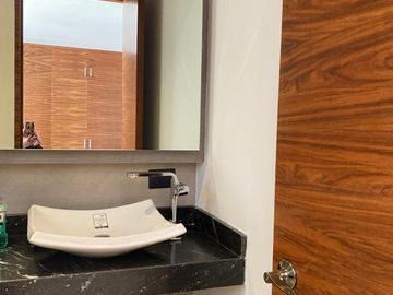 RESIDENCIA EN VENTA EN FRAC. PEDREGAL LA CALERA