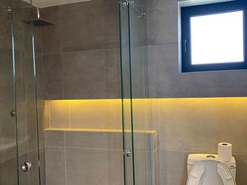 RESIDENCIA EN VENTA EN FRAC. PEDREGAL LA CALERA