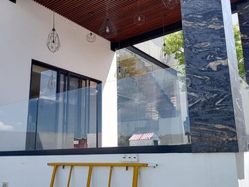 RESIDENCIA EN VENTA EN FRAC. PEDREGAL LA CALERA