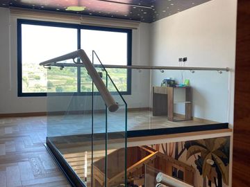 RESIDENCIA EN VENTA EN FRAC. PEDREGAL LA CALERA