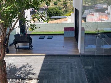 RESIDENCIA EN VENTA EN FRAC. PEDREGAL LA CALERA