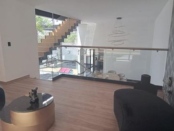 RESIDENCIA EN VENTA EN FRAC. PEDREGAL LA CALERA
