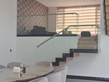 RESIDENCIA EN VENTA EN FRAC. PEDREGAL LA CALERA