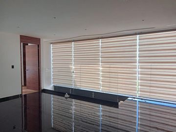 RESIDENCIA EN VENTA EN FRAC. PEDREGAL LA CALERA