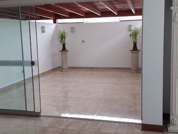 Departamento en Venta de 180 m² en El Primer Piso con 3 Dorm. en San Borja