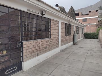 VENTA CASA SANTA EULALIA CONDOMINIO CERCA PLAZA PRINCIPAL 860 M2 185 MIL DOLARES