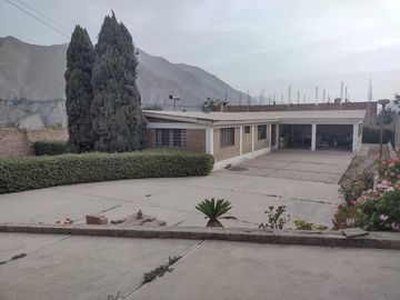VENTA CASA SANTA EULALIA CONDOMINIO CERCA PLAZA PRINCIPAL 860 M2 185 MIL DOLARES