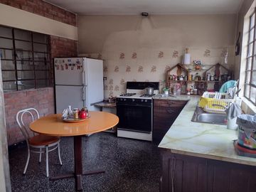 VENTA CASA SANTA EULALIA CONDOMINIO CERCA PLAZA PRINCIPAL 860 M2 185 MIL DOLARES