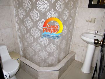 Casa de Venta en Playas, Ciudadela Cerrada con Salida Al Mar