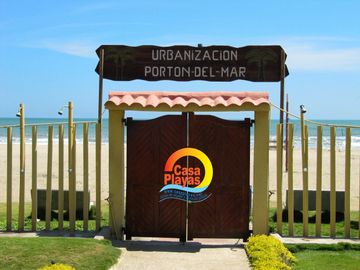 Casa de Venta en Playas, Ciudadela Cerrada con Salida Al Mar
