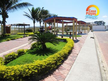 Casa de Venta en Playas, Ciudadela Cerrada con Salida Al Mar