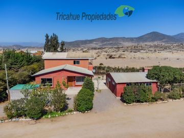 Centro de eventos 5.000 m2, a 25 minutos de La Serena. $340 millones