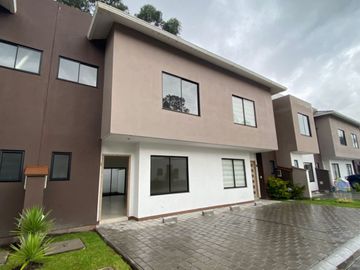 VENDO HERMOSA CASA PARA ESTRENAR - VALLE DE LOS CHILLOS