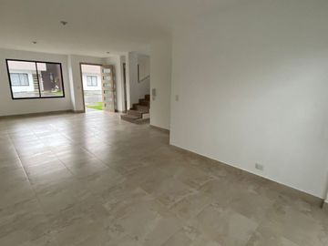 VENDO HERMOSA CASA PARA ESTRENAR - VALLE DE LOS CHILLOS