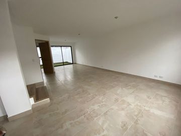 VENDO HERMOSA CASA PARA ESTRENAR - VALLE DE LOS CHILLOS