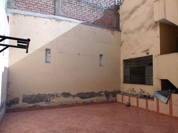 SE VENDE CASA EN LA URBANIZACION PALAO - SMP - AT: 211M2