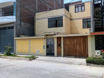 SE VENDE CASA EN LA URBANIZACION PALAO - SMP - AT: 211M2