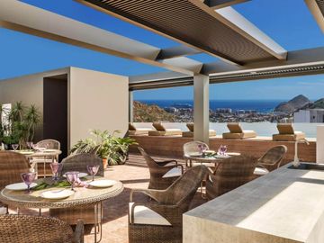 Apartamento con alberca y gimnasio al aire libre, pre construcción en Cabo San Lucas.