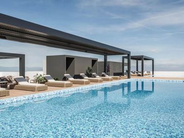 Apartamento con alberca y gimnasio al aire libre, pre construcción en Cabo San Lucas.