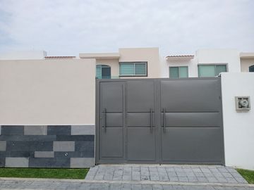 Casa sola  con alberca  a 15 minutos de Cuernavaca en Xochitepec Morelos