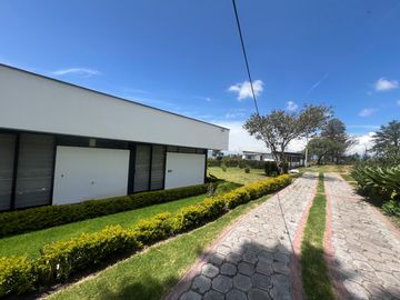 Mira - Carchi - De Venta Hermosa Finca Aguacatera con Casa Moderna de 500m2