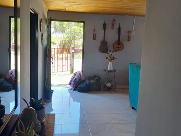 VENTA DE AMPLIA CASA CON ESPECTACULAR VISTA EN CAJAMARCA VALLE