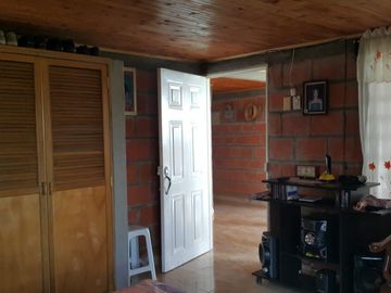 VENTA DE AMPLIA CASA CON ESPECTACULAR VISTA EN CAJAMARCA VALLE