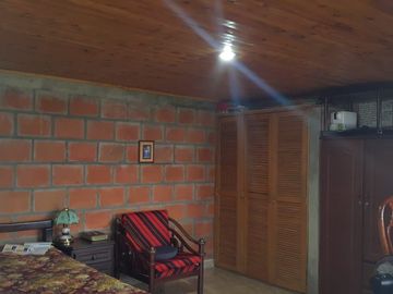 VENTA DE AMPLIA CASA CON ESPECTACULAR VISTA EN CAJAMARCA VALLE