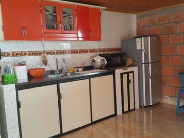VENTA DE AMPLIA CASA CON ESPECTACULAR VISTA EN CAJAMARCA VALLE