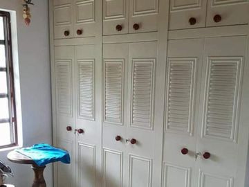 VENTA DE AMPLIA CASA CON ESPECTACULAR VISTA EN CAJAMARCA VALLE