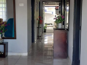 VENTA DE AMPLIA CASA CON ESPECTACULAR VISTA EN CAJAMARCA VALLE