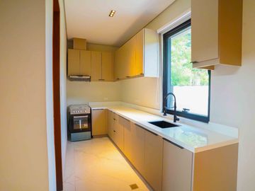 MANILA SOUTHWOODS RESIDENTIAL ESTATE 4BR HOUSE FOR SALE - CARMONA CAVITE