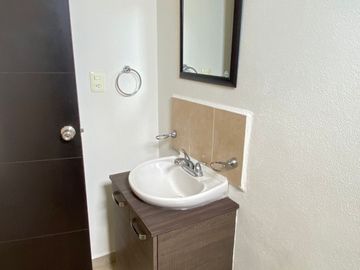 CASA EN VENTA EN RESIDENCIAL EL DORADO, SALIA A SILAO, PUERTO INTERIOR,FRACC. PRIVADO, EN LEÓN GTO