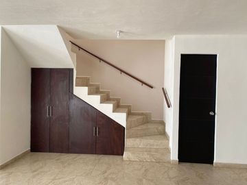 CASA EN VENTA EN RESIDENCIAL EL DORADO, SALIA A SILAO, PUERTO INTERIOR,FRACC. PRIVADO, EN LEÓN GTO