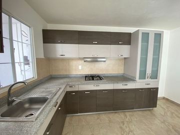 CASA EN VENTA EN RESIDENCIAL EL DORADO, SALIA A SILAO, PUERTO INTERIOR,FRACC. PRIVADO, EN LEÓN GTO