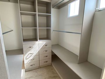 CASA EN VENTA EN RESIDENCIAL EL DORADO, SALIA A SILAO, PUERTO INTERIOR,FRACC. PRIVADO, EN LEÓN GTO