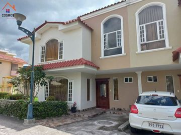 Casa de venta en Otavalo en Conjunto San Martin