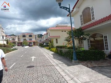 Casa de venta en Otavalo en Conjunto San Martin