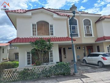 Casa de venta en Otavalo en Conjunto San Martin