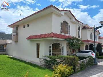 Casa de venta en Otavalo en Conjunto San Martin